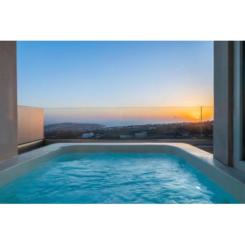 Cinnamon Villa with Private Hot Tub