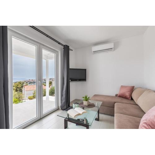 Ciovo sunny apartment