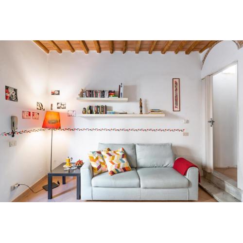 Cisanello Rock Apartment with Patio and Barbecue