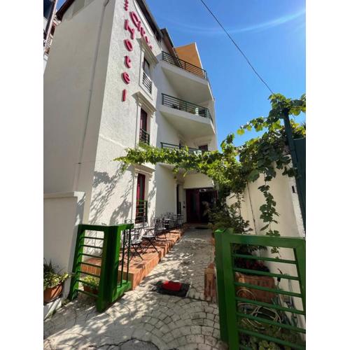 City 5 Hotel