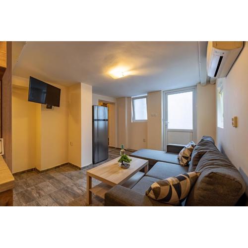 City apartment with Free Public Parking-1