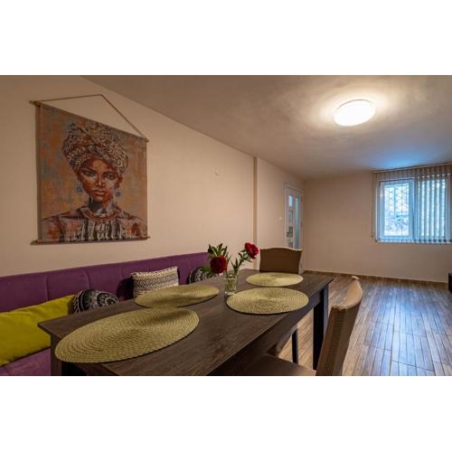 City apartment with Free Public Parking-3