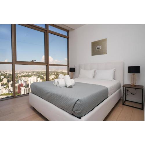 City Center 2BR Flat, 26th Floor View, Pool & Gym