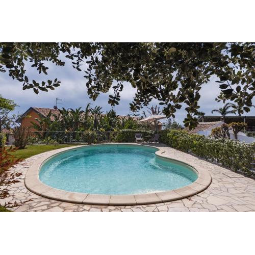 City Cottage with Garden & Pool by Wonderful Italy