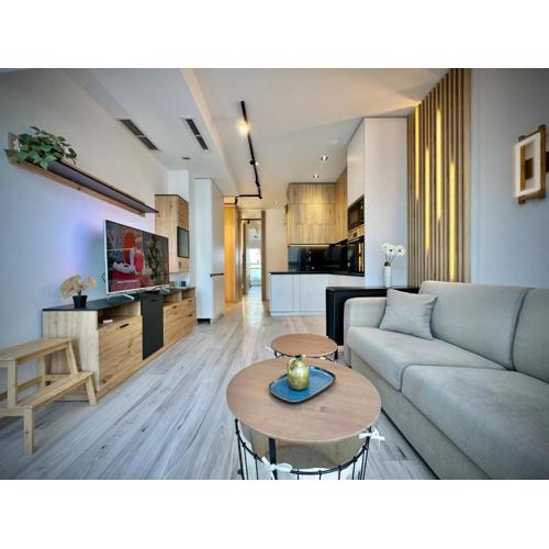 City Modern & Classy Apartment for 4 Guests & Parking
