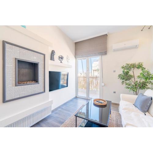 City Oasis: Newly Renovated 2Br Apt in City Center