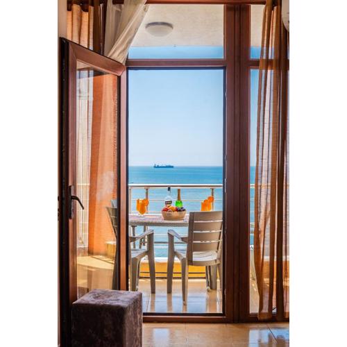 City Oasis with a Sea View