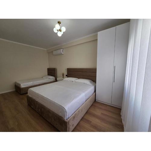 Cityline Apartment - Steps from Station & Center