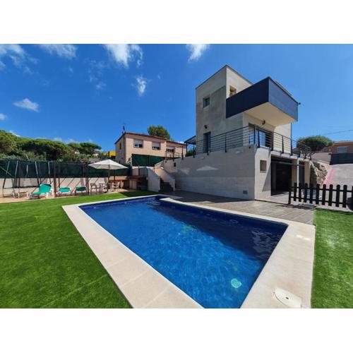 CL14 Villa con piscina y vistas al mar