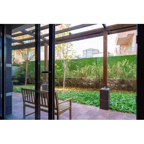 Claire Apartment with Garden