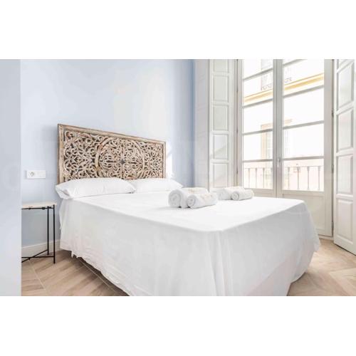 Classic apartment near Plaza de la Merced by REMS