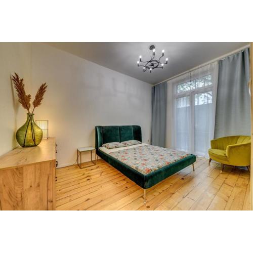 Classic Charm - 2BD central Apartment by FlatManager
