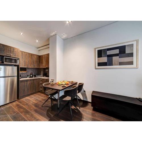 Classy and stylish apartment next to Hilton