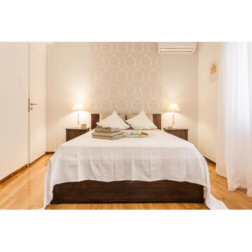 Classy and Stylish private apartment at Acropolis Museum Metro Station