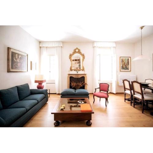 Classy spacious apartment close to St.Mark square