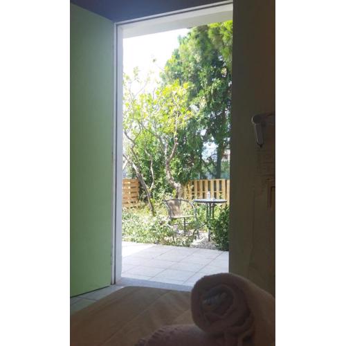 CLEO ROOM WITH PATIO 250m FROM THE BEACH