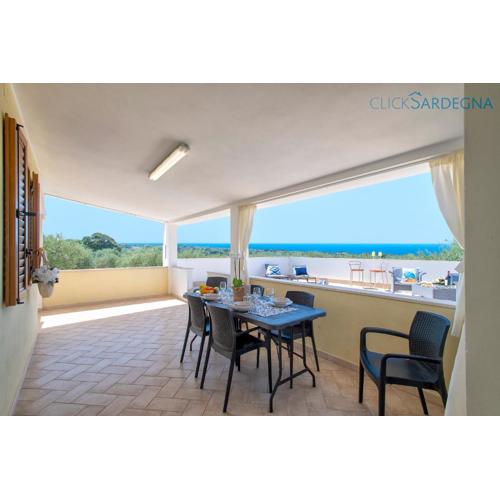 ClickSardegna Villa Brionis sea view, 7 bedrooms, 5 bathrooms and 3 kitchens