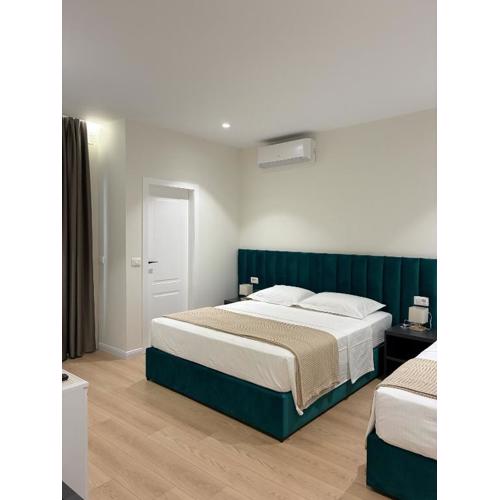Clinton Tirana Inn