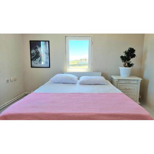 Close to IST Airport, Sea view& peaceful apartment