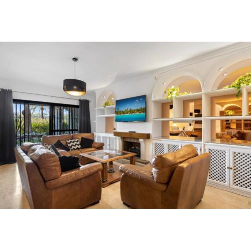 Club Sierra sleek apartment Puerto Banus by Costarentals - Ref M1
