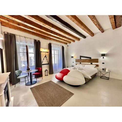 C&O Savoia Deluxe Rooms