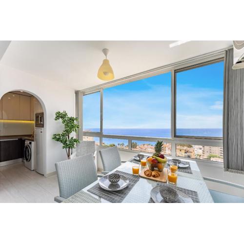 Coastal Charm Renovated 2Bed Apt, Pool, Sea Views