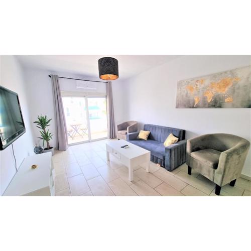 Coastal Getaway: 2 Apartments for up to 14 guests! Light-flooded and Spacious
