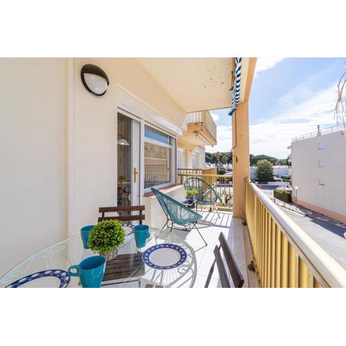 Coastal Paradise & Cozy Home with a 100m from the Beach!