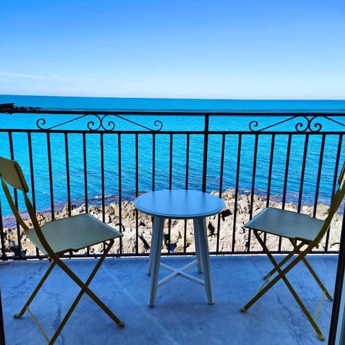COASTAL Seaview Suite & CENTRAL BALCONY Street View Studio