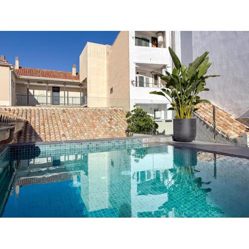 Coeo Hernan Ruiz Rooftop Pool Hostel