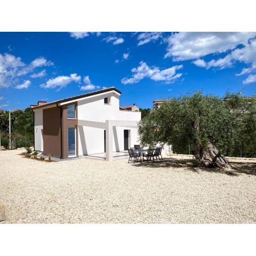 Coffitella Living - Villetta indipendente con giardino e vista panoramica