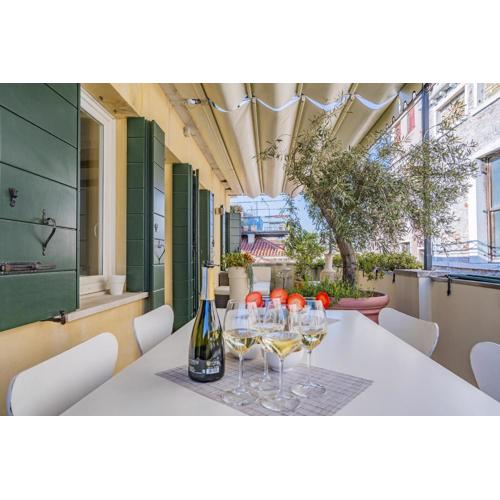 Colleoni Apartment with 2 Superb Terraces