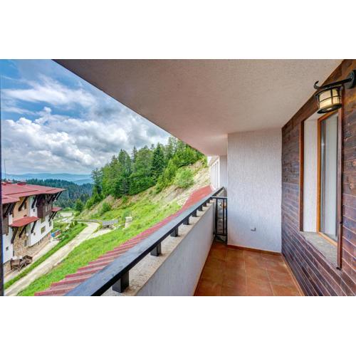 Colorful 2BD Apartment with Indoor Fireplace and Mountain View by Flat Mаnager