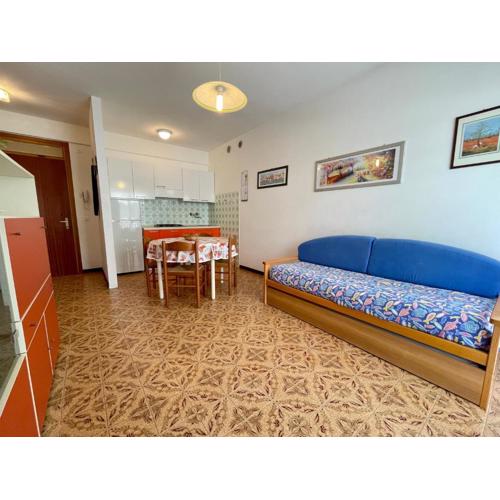 Colorful flat just 200m from the beach
