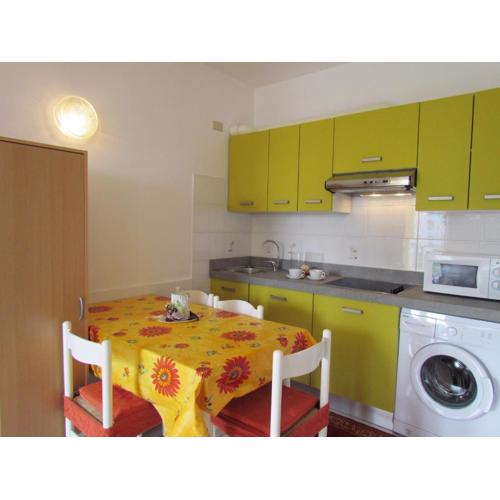 Colorful studio by the beach - Beahost