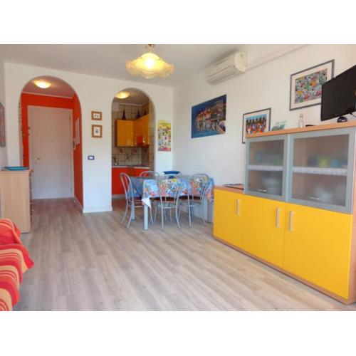 Colourful flat with terrace and elevator - Beahost