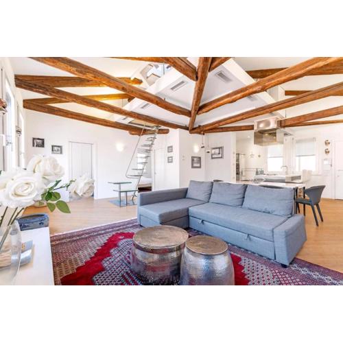 ComeCasa 5 min walk from San Marco Apartment with beautiful roof terrace