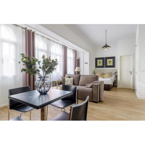 Comedias I & old town by ELE Apartments