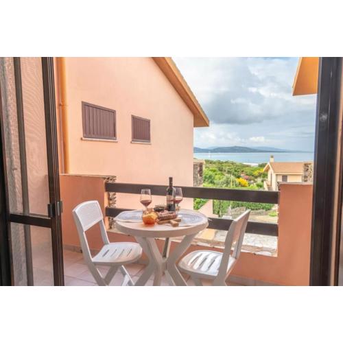 Comfort and privacy for 4 guests by La Pelosa beach
