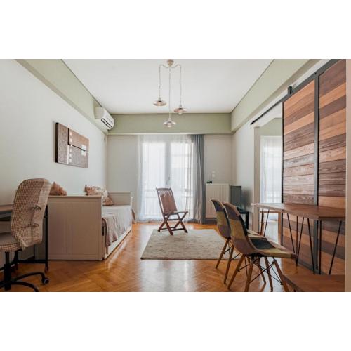 Comfortable 2 BD apartment close to Athens archeological museum