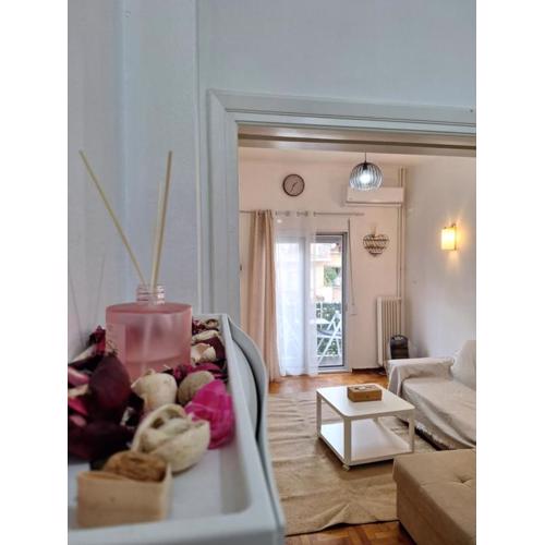 Comfortable 3rd floor near metro
