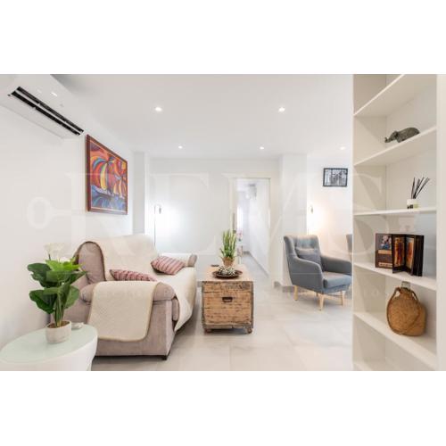 Comfortable and charming apartment with terrace by REMS
