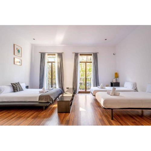 Comfortable and huge 4BD - 2BTH Rambla Catalunya
