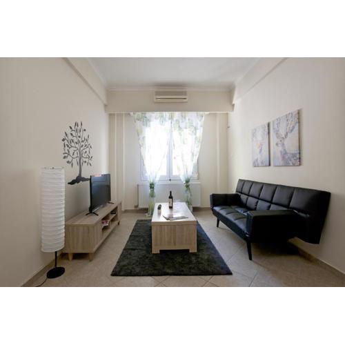 Comfortable apartment at the foot of the Odeon of Herodes Atticus