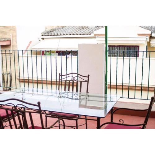 Comfortable apartment in Seville with stunning balcony!