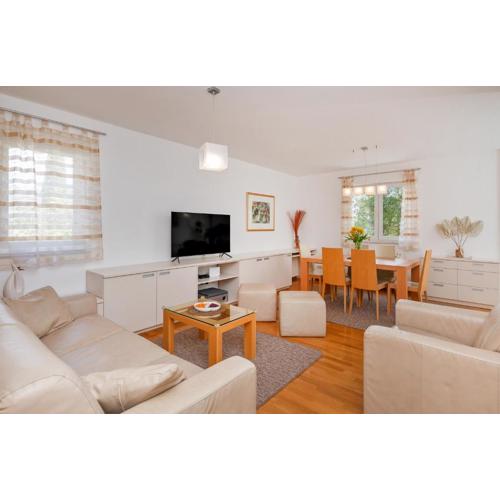 Comfortable Apartment Laura Lapad with garage