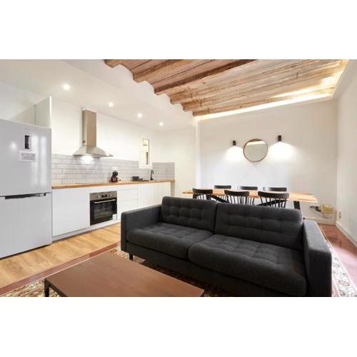 Comfortable apartment next to Apolo theater