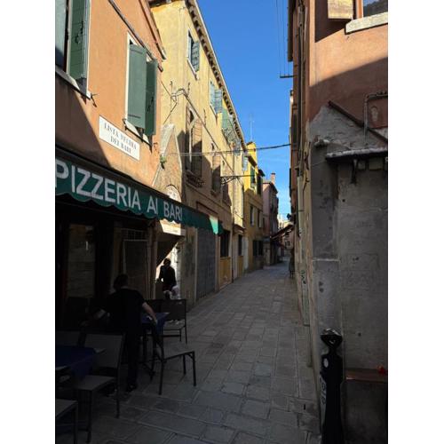 Comfortable apartment Venice near Train station