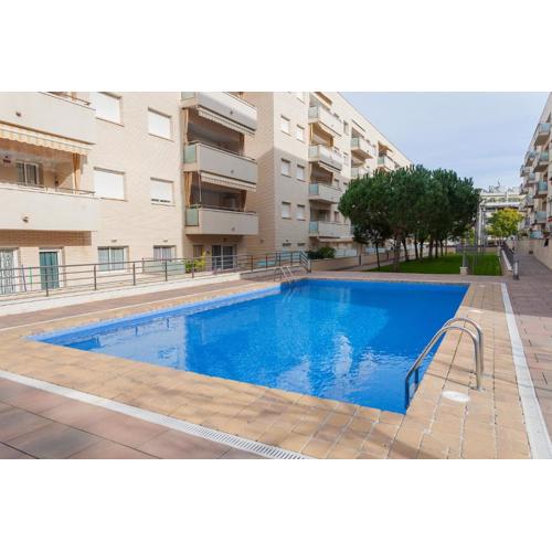 Comfortable apartment with a swimming pool, 250m to the sea.