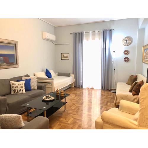 Comfortable Apt , 5 min walk to Acropolis